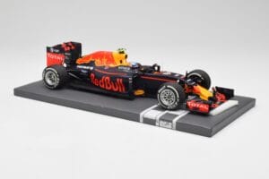 Red Bull RB12 #33 M. Verstappen Spain GP Winner 2016 Minichamps 1:18 117160333 Metall — Bild 4 von 7