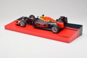 Red Bull RB12 #33 M. Verstappen Spain GP Winner 2016 Minichamps 1:18 147160533 Metall — Bild 5 von 6