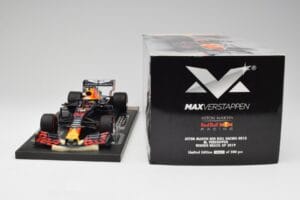 Red Bull RB15 #33 M. Verstappen Brazil GP Winner 2019 Minichamps 1:18 113191933 Metall — Bild 7 von 7