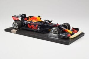 Red Bull RB16 #33 M. Verstappen Abu Dhabi GP Winner 2020 Minichamps 1:18 113201733 Metall — Bild 4 von 6