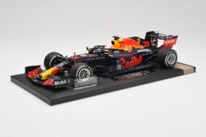 Red Bull RB16 #33 M. Verstappen Red Bull Racing 70th Anniversary GP Winner 2020 Minichamps 1:18 113200533-M1 Resin — Bild 2 von 7
