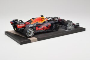 Red Bull RB16B #33 M. Verstappen Dutch GP Winner 2021 Minichamps 1:18 113212533 Metall — Bild 3 von 7
