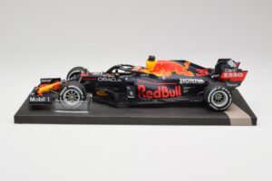 Red Bull RB16B #33 M. Verstappen Dutch GP Winner 2021 Minichamps 1:18 113212533 Metall