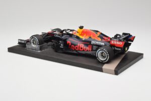 Red Bull RB16B #33 M. Verstappen Dutch GP Winner 2021 Minichamps 1:18 113212533 Metall — Bild 5 von 7