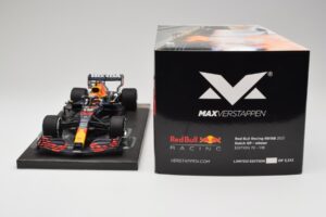 Red Bull RB16B #33 M. Verstappen Dutch GP Winner 2021 Minichamps 1:18 113212533 Metall — Bild 7 von 7