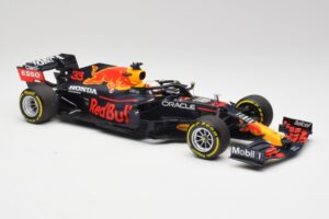 Red Bull RB16B #33 M. Verstappen Emilia Romagna GP Winner Mid Race Tyres 2021 Minichamps 1:18 110210133 Metall — Bild 4 von 7