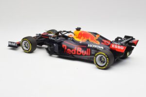 Red Bull RB16B #33 M. Verstappen Emilia Romagna GP Winner Mid Race Tyres 2021 Minichamps 1:18 110210133 Metall — Bild 5 von 7