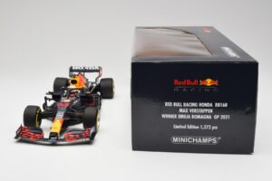 Red Bull RB16B #33 M. Verstappen Emilia Romagna GP Winner Mid Race Tyres 2021 Minichamps 1:18 110210133 Metall — Bild 7 von 7