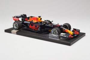 Red Bull RB16B #33 M. Verstappen Styrian & Austrian GP Winner 2021 Minichamps 1:18 113210933 Metall — Bild 4 von 6