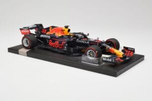 Red Bull RB16B #33 M. Verstappen Abu Dhabi GP 2021 Winner Missing Figurine & Pitboard Minichamps 1:18 113212333 Resin — Bild 4 von 7