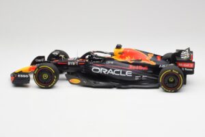 Red Bull RB18 #1 M. Verstappen France GP Winner 2022 Minichamps 1:18 110221201 Metall — Bild 3 von 7