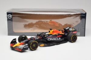 Red Bull RB18 #1 M. Verstappen France GP Winner 2022 Minichamps 1:18 110221201 Metall — Bild 6 von 7