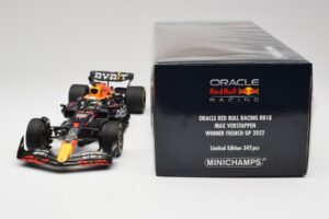 Red Bull RB18 #1 M. Verstappen France GP Winner 2022 Minichamps 1:18 110221201 Metall — Bild 7 von 7