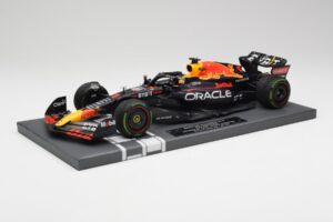 Red Bull RB18 #1 M. Verstappen Japan GP Winner No Figure 2022 Minichamps 1:18 113221801B Metall — Bild 2 von 7