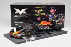 Red Bull RB18 #1 M. Verstappen Japan GP Winner No Figure 2022 Minichamps 1:18 113221801B Metall — Bild 6 von 7