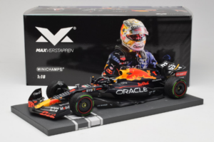 Red Bull Racing RB18 #1 M. Verstappen Japan GP Winner 2022 Minichamps 1:18 113221801FB-R1 Metall — Bild 8 von 8