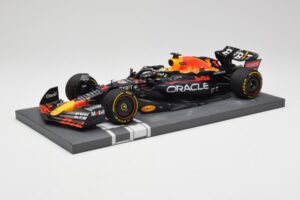 Red Bull RB18 Oracle #1 M. Verstappen Abu Dhabi GP 2022 Winner Minichamps 1:18 113222201 Resin — Bild 2 von 7