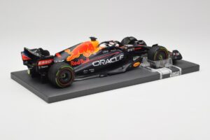 Red Bull RB18 #1 M. Verstappen Emilia Romagna GP 2022 Winner Minichamps 1:18 113220401 Resin — Bild 3 von 7