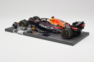 Red Bull RB18 #1 M. Verstappen Emilia Romagna GP 2022 Winner Minichamps 1:18 113220401 Resin — Bild 5 von 7
