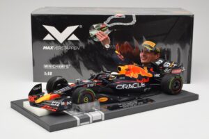 Red Bull RB18 #1 M. Verstappen Emilia Romagna GP 2022 Winner Minichamps 1:18 113220401 Resin — Bild 7 von 7