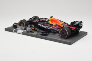 Red Bull RB18 #1 M. Verstappen Miami GP 2022 Winner Minichamps 1:18 113220301 Resin — Bild 5 von 7