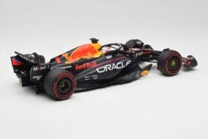 Red Bull RB19 #1 M. Verstappen Qatar Sprint Race 2nd WC 2023 Minichamps 1:18 110231801 Metall — Bild 2 von 6