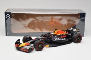 Red Bull RB19 #1 M. Verstappen Qatar Sprint Race 2nd WC 2023 Minichamps 1:18 110231801 Metall — Bild 6 von 6