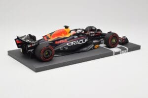 Red Bull RB19 Oracle #1 M. Verstappen Australian GP 2023 Winner Minichamps 1:18 113230301 Resin — Bild 3 von 7