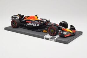 Red Bull RB19 Oracle #1 M. Verstappen Australian GP 2023 Winner Minichamps 1:18 113230301 Resin — Bild 4 von 7
