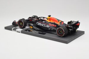Red Bull RB19 Oracle #1 M. Verstappen Bahrain GP 2023 Winner Minichamps 1:18 113230201 Resin — Bild 5 von 7