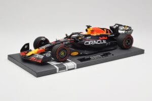 Red Bull RB19 Oracle #1 M. Verstappen British GP 2023 Winner Minichamps 1:18 113231101 Resin — Bild 2 von 7