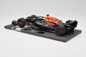 Red Bull RB19 Oracle #1 M. Verstappen British GP 2023 Winner Minichamps 1:18 113231101 Resin — Bild 5 von 7