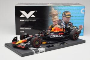 Red Bull RB19 Oracle #1 M. Verstappen British GP 2023 Winner Minichamps 1:18 113231101 Resin — Bild 7 von 7