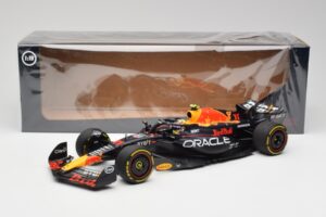 Red Bull RB19 #11 S. Perez Italian GP 2nd 2023 Minichamps 1:18 110231511 Metall — Bild 2 von 6
