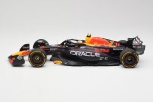 Red Bull RB19 #11 S. Perez Italian GP 2nd 2023 Minichamps 1:18 110231511 Metall — Bild 3 von 6