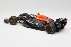Red Bull RB19 #11 S. Perez Italian GP 2nd 2023 Minichamps 1:18 110231511 Metall — Bild 4 von 6