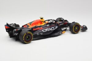 Red Bull RB19 #11 S. Perez Italian GP 2nd 2023 Minichamps 1:18 110231511 Metall — Bild 5 von 6