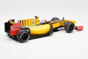 Renault F1 Team R30 #11 V. Petrov Showcar F1 2010 Minichamps 1:18 150100082 Metall — Bild 2 von 6