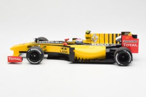 Renault F1 Team R30 #11 V. Petrov Showcar F1 2010 Minichamps 1:18 150100082 Metall — Bild 3 von 6