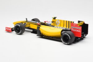 Renault F1 Team R30 #11 V. Petrov Showcar F1 2010 Minichamps 1:18 150100082 Metall — Bild 5 von 6