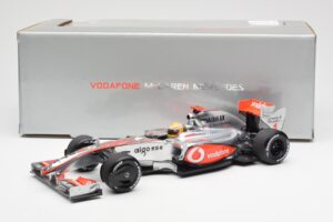 McLaren MP4-24 #1 L. Hamilton 2009 Dealer Edition Minichamps 1:18 503091801 Metall — Bild 6 von 6