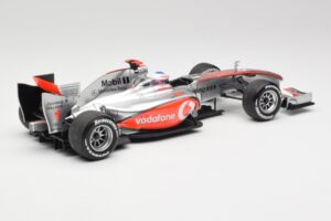 McLaren MP4-25 Vodafone #1 J. Button F1 2010 Minichamps 1:18 530101871-R1 Metall — Bild 2 von 7