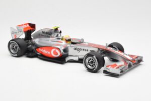 Vodafone McLaren Mercedes MP4-25 #3 L. Hamilton F1 Showcar 2010 Minichamps 1:18 530101872 Metall — Bild 4 von 6