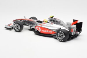 Vodafone McLaren Mercedes MP4-25 #3 L. Hamilton F1 Showcar 2010 Minichamps 1:18 530101872 Metall — Bild 5 von 6