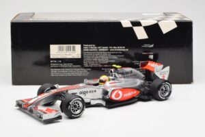 Vodafone McLaren Mercedes MP4-25 #3 L. Hamilton F1 Showcar 2010 Minichamps 1:18 530101872 Metall — Bild 6 von 6