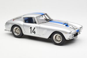 Ferrari 250 GT SWB #14 P. Noblet / J. Guichet Team Noblet 3rd Place 24 Hours of Le Mans 1961 CMC 1:18 M-079 Metall — Bild 4 von 6