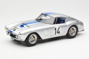 Ferrari 250 GT SWB #14 P. Noblet / J. Guichet Team Noblet 3rd Place 24 Hours of Le Mans 1961 CMC 1:18 M-079 Metall