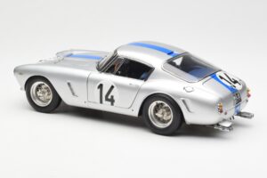 Ferrari 250 GT SWB #14 P. Noblet / J. Guichet Team Noblet 3rd Place 24 Hours of Le Mans 1961 CMC 1:18 M-079 Metall — Bild 5 von 6