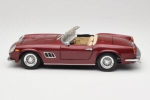 Ferrari 250 GT California Spider LWB Kastanienrot Hot Wheels 1:18 25727 Metall — Bild 4 von 8