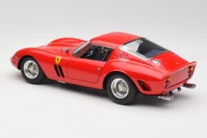 Ferrari 250 GTO London Show Rot CMC 1:18 M-256 Metall — Bild 5 von 6